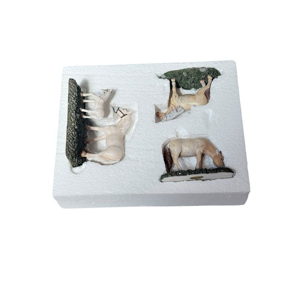 Lang & Wise Collectible COLONIAL WILLIAMSBURG SET OF‎ 3 HORSES No Box Preowned